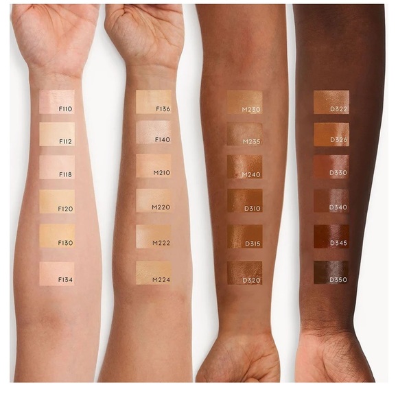 Kjaer weis invisible touch liquid foundation - Picture 2 of 5